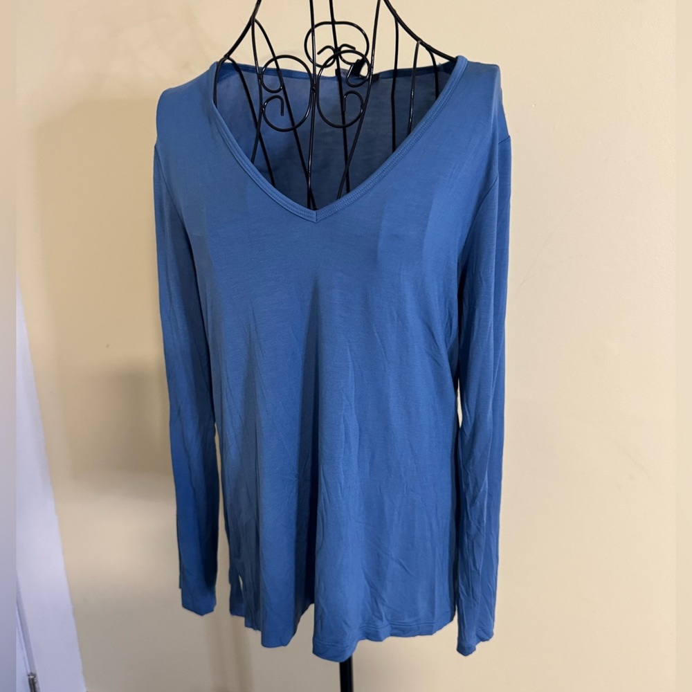 Beyond Yoga V Neck Lightweight Blue Long Sleeve Tee Size Small